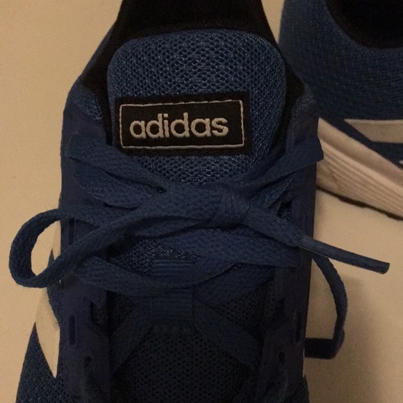 Like new boys Adidas sneakers classic stripe sz 2 - Picture 2 of 3